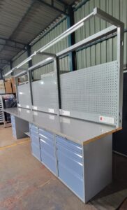 Heavy-duty industrial workstation